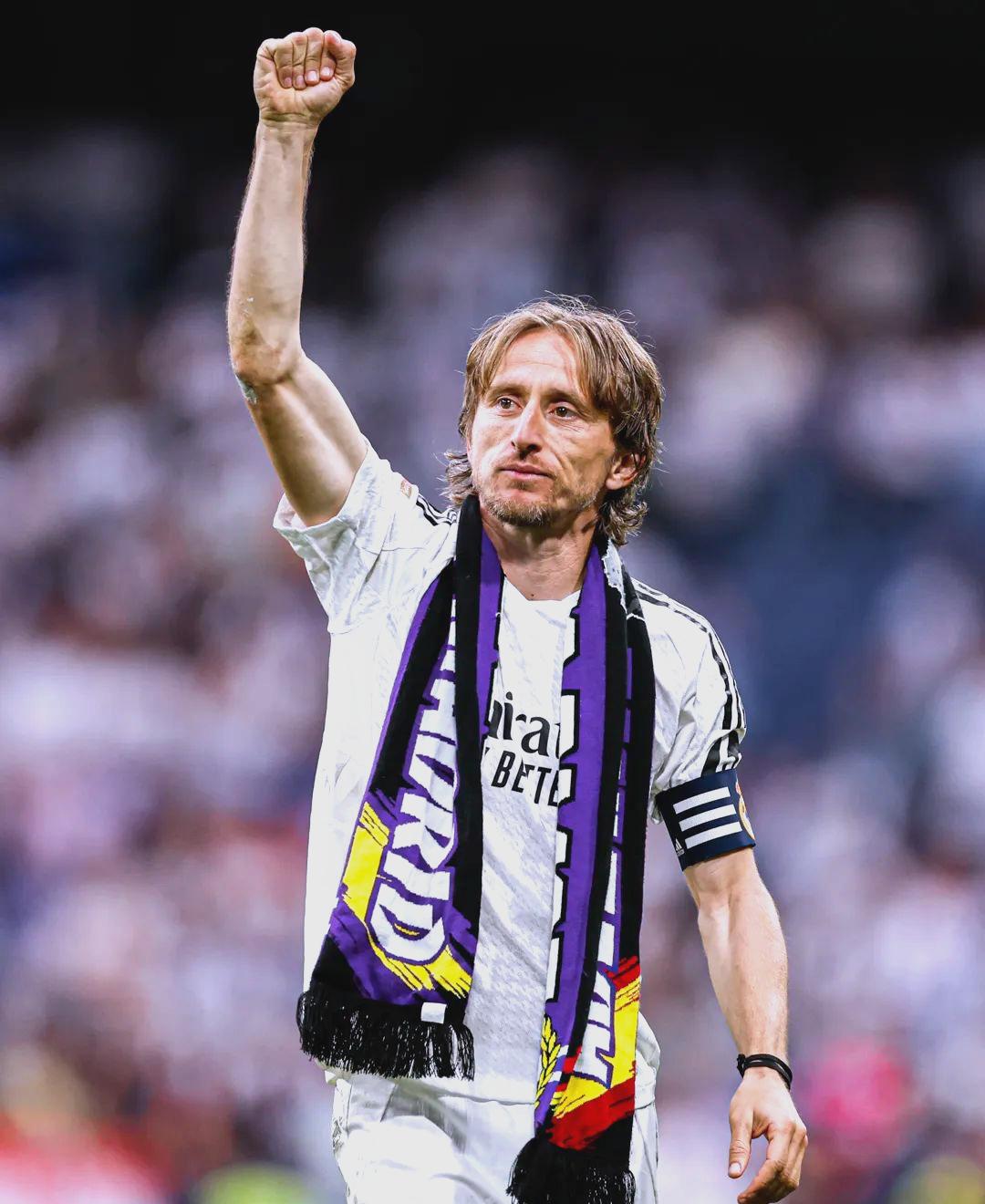 里夫斯状态不佳，半场得到8分，投篮命中率仅为20%