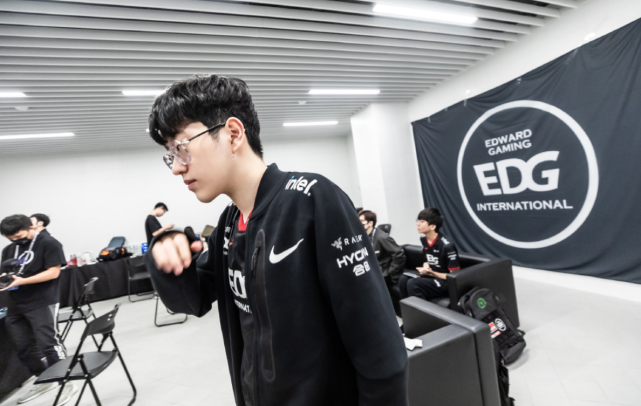 居西部第三 居西部第三